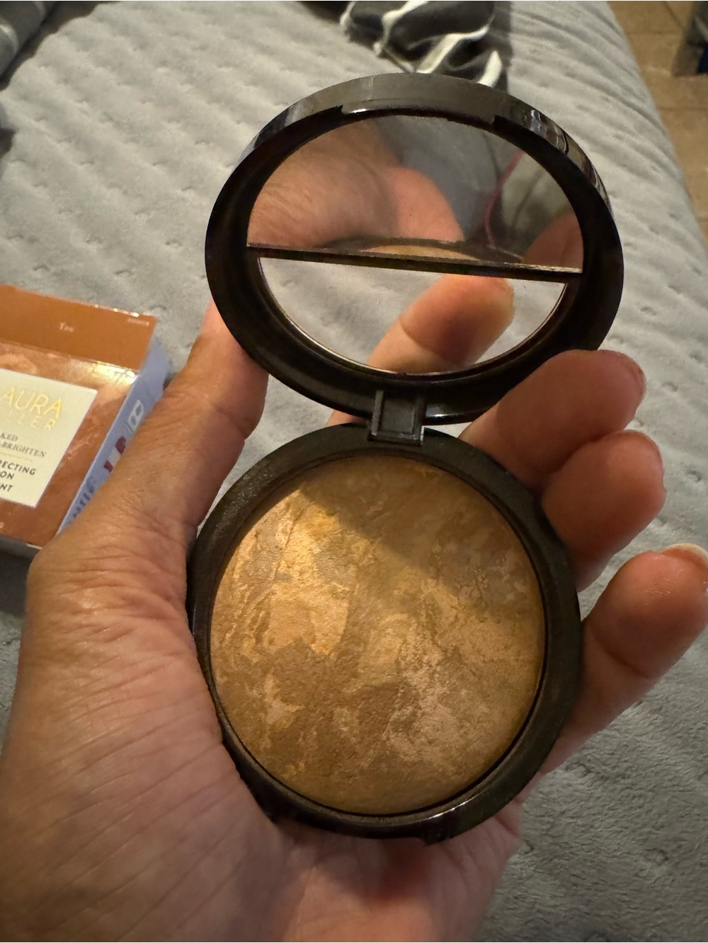 NEW Laura Geller Baked  Balance N Brighten Foundation Compact - Tan - Picture 16 of 16